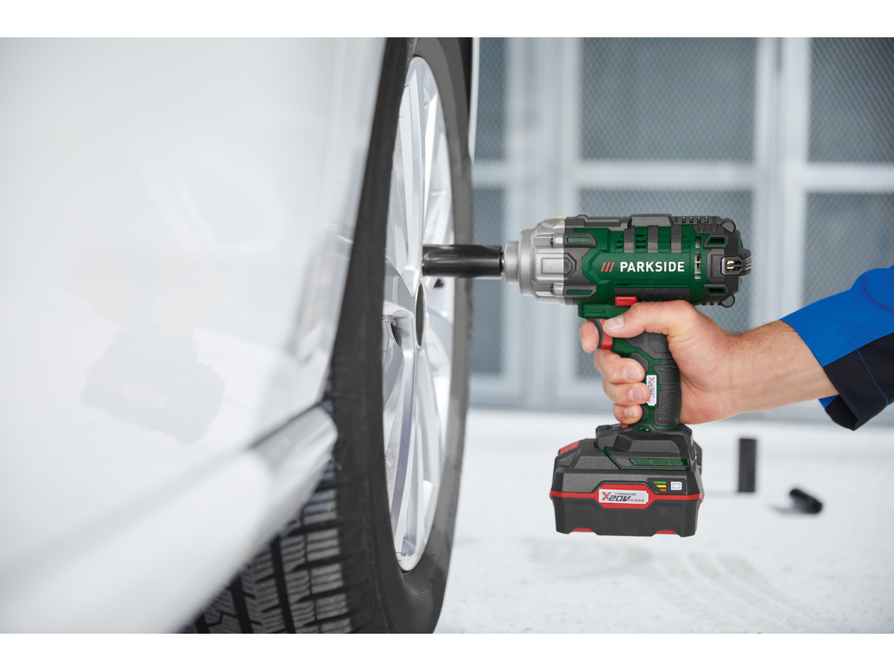 Padnięty akumulator? Już zaraz nie będzie to już problemem PARKSIDE Akumulatorowy klucz udarowy 20 V z akumulatorem i ładowarką