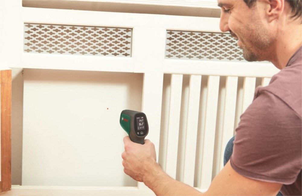 Szukamy oszczędności na ogrzewaniu i prądzie: 5 prostych pomysłów Termodetektor BOSCH UniversalTemp pirometr termometr miernik temperatury punkt przemarzania wykrywacz