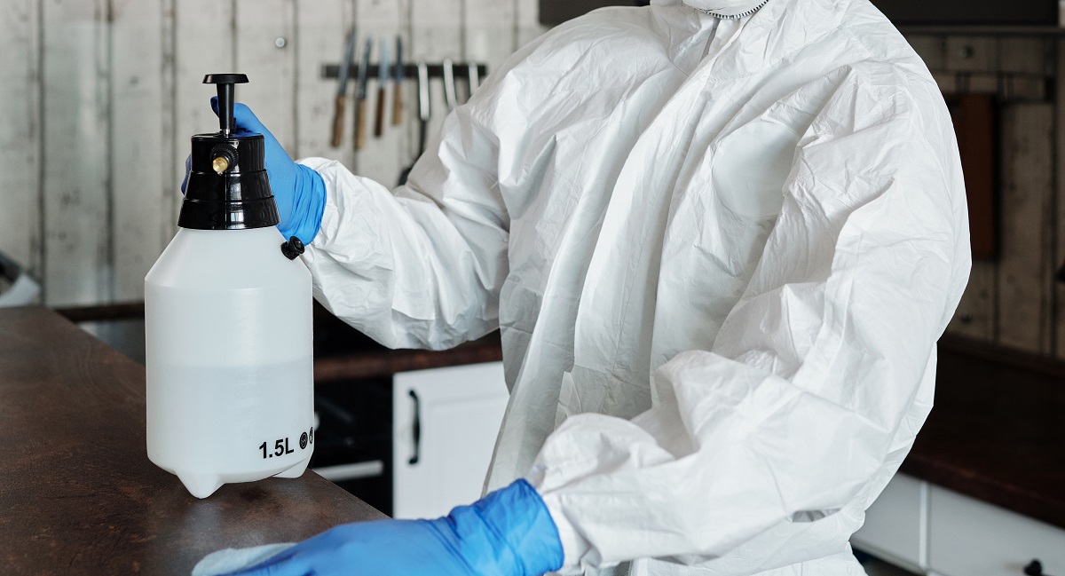 Jak wyczyścić grill gazowy? ocet, woda i ścierka