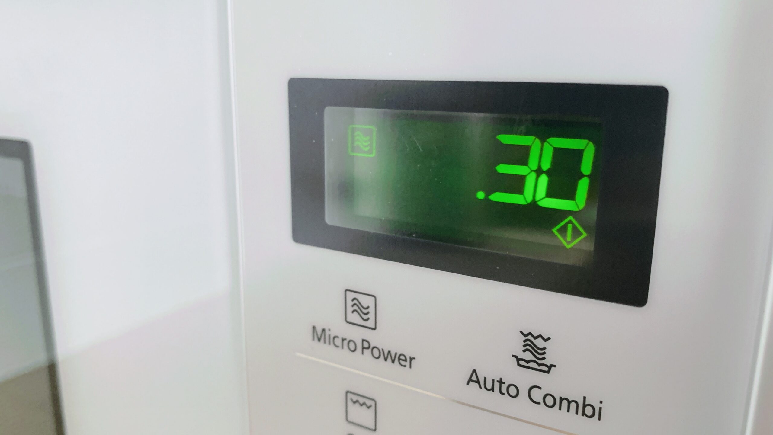 Kuchenka mikrofalowa Panasonic NN-GD34HW Fot. Magda Pilarczyk