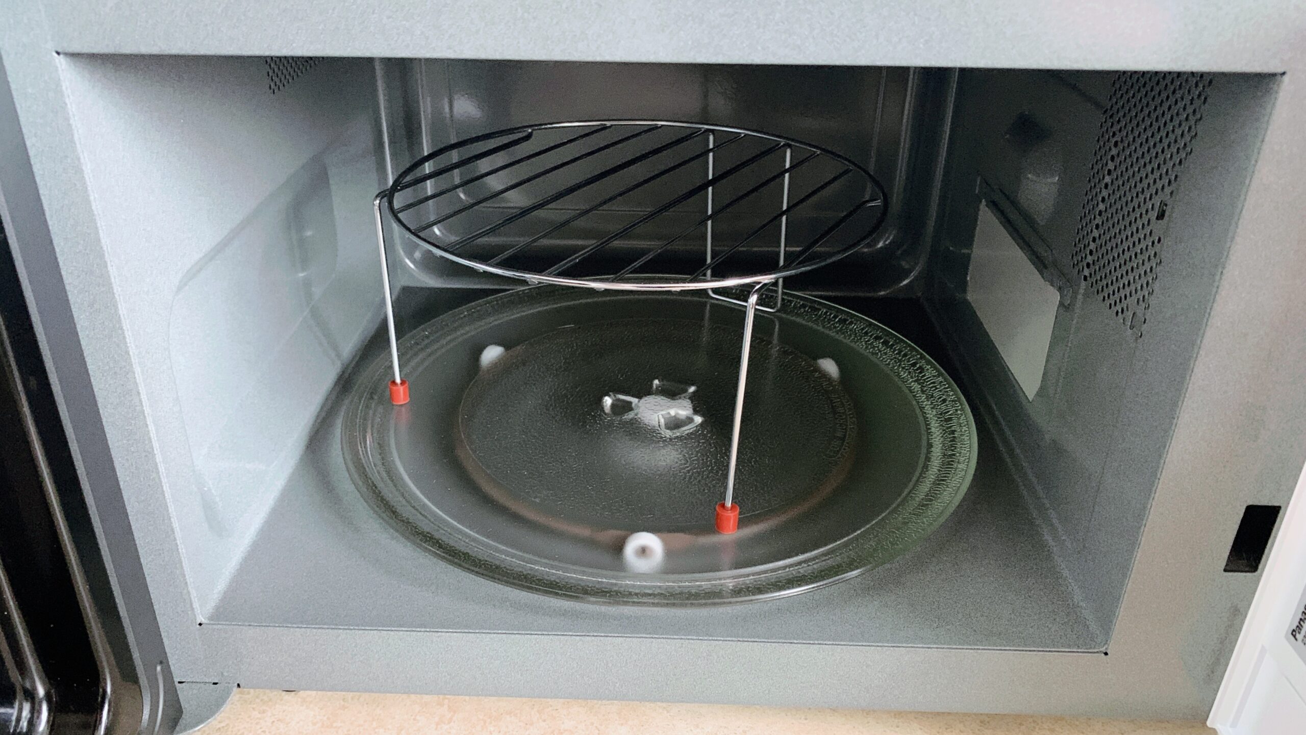 Kuchenka mikrofalowa Panasonic NN-GD34HW Fot. Magda Pilarczyk