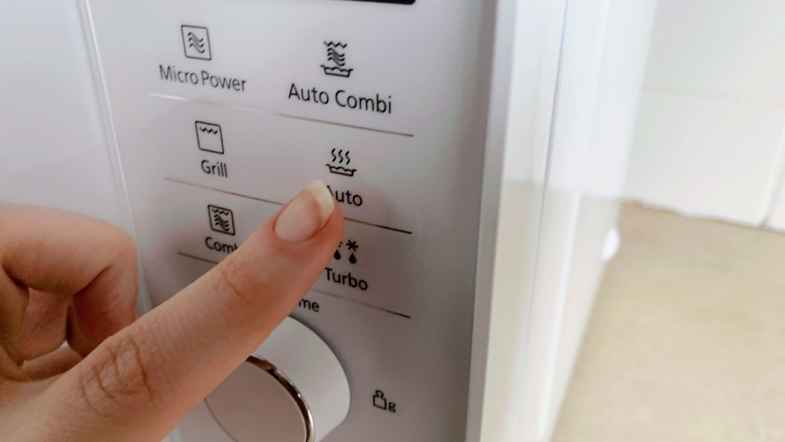 Kuchenka mikrofalowa Panasonic NN-GD34HW Fot. Magda Pilarczyk